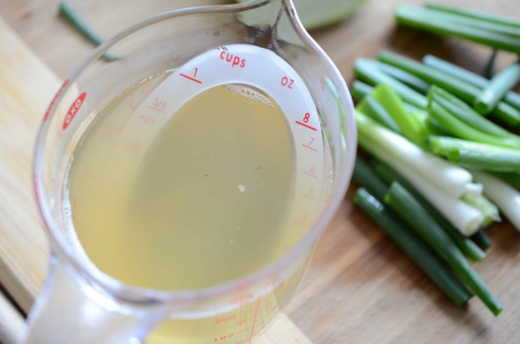 Anchovy stock made from dried anchovies and sea kelp