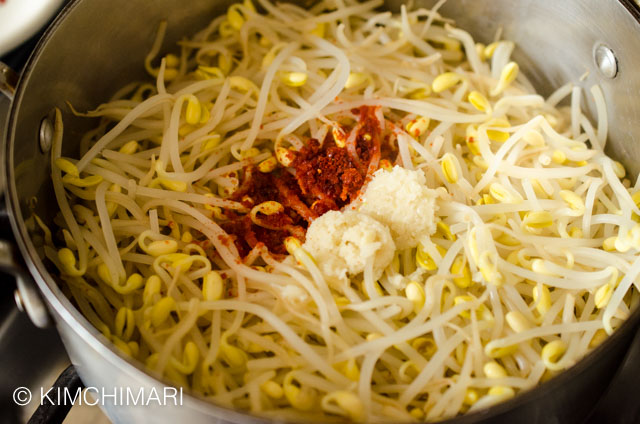 Kongnamul sprouts cooked in pot