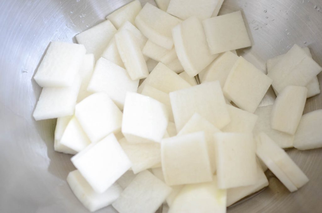 Cut radishes for easy kimchi