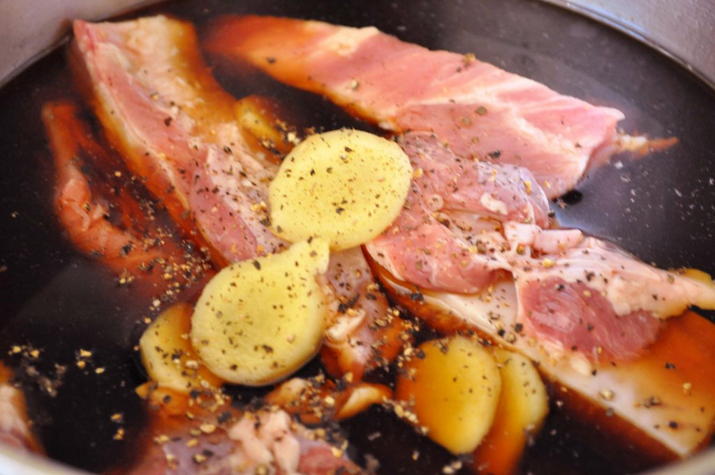 ribs with soy sauce, ginger, water and pepper