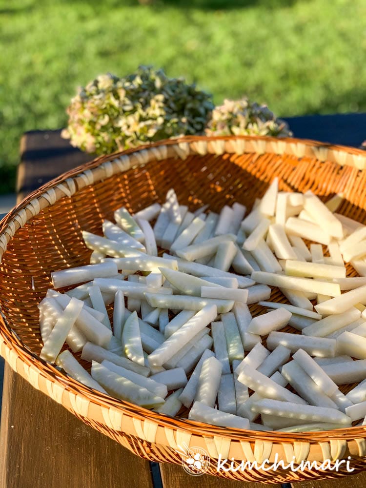 fresh radish cut into sticks and laid out to mak mumallaengi