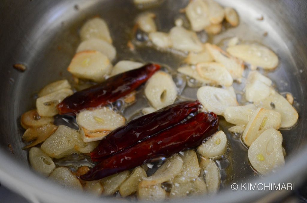 Garlic and Chilie in oil for Korean Fried Chicken