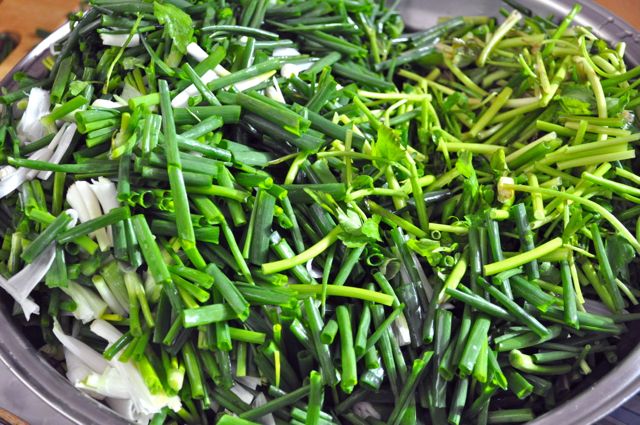 green onions, dropwort, mustard leaves