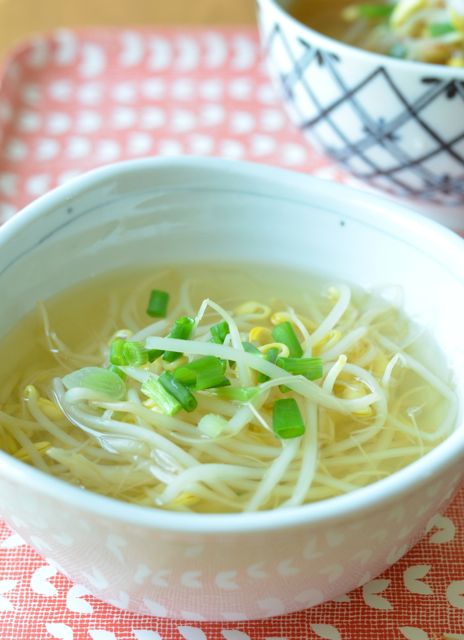 Non-spicy Kongnamul Guk topped with chopped green onions