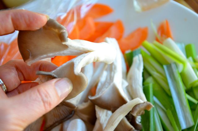 tearing oyster mushrooms for ddukbokki