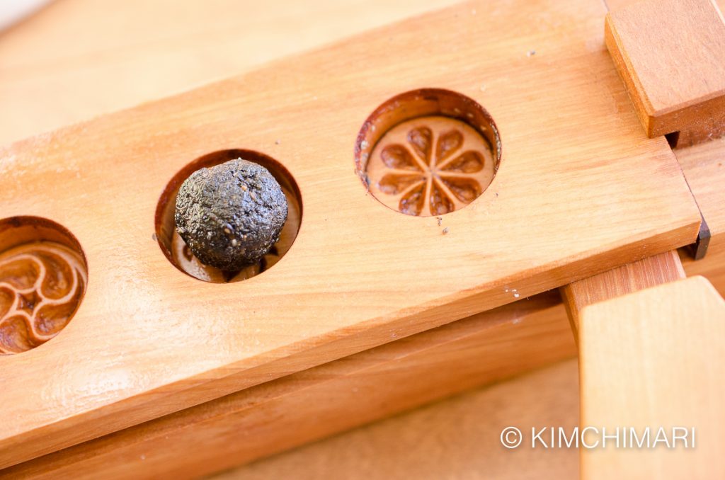 sesame dough ball in dasik tea cookie mold