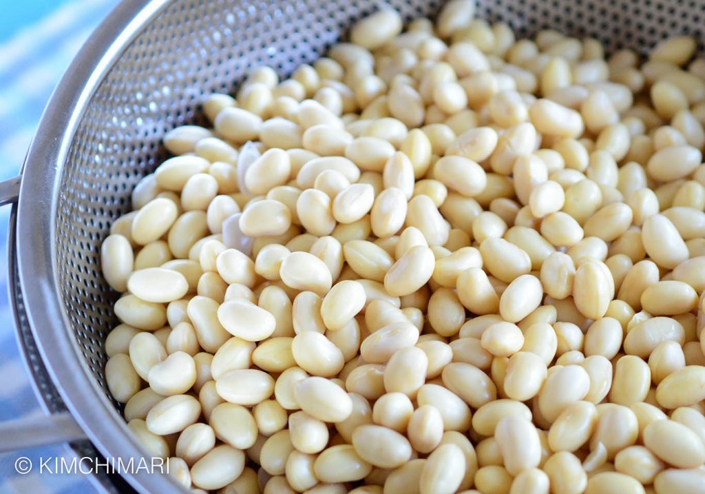 Soaked soybeans for soy milk for kongguksu