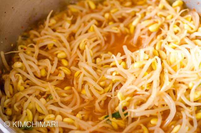 Soybean sprouts (kongnamul) cooked seasoned in pot