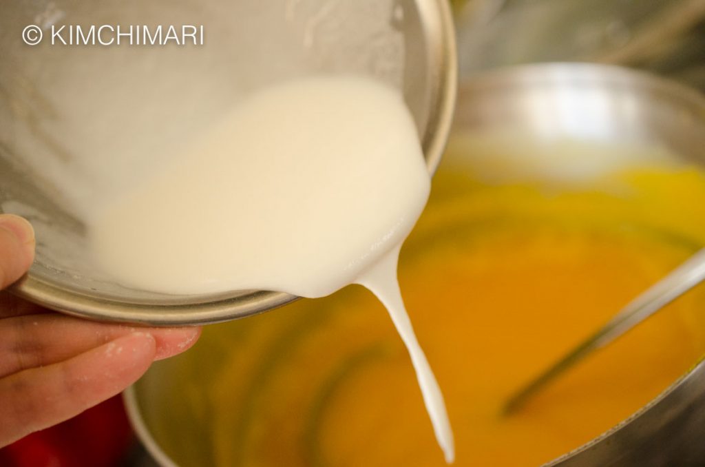 Pouring Sweet Rice flour Slurry to make Hobakjuk