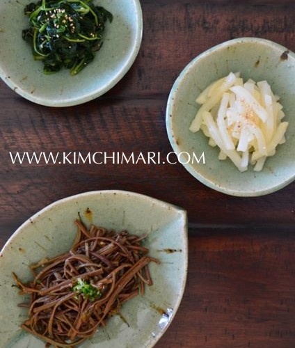 3 colored vegetables- white, green and brown in 3 plates