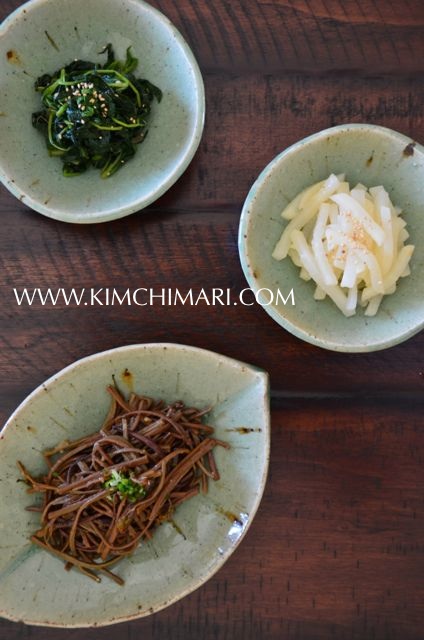 3 colored vegetables- white, green and brown in 3 plates